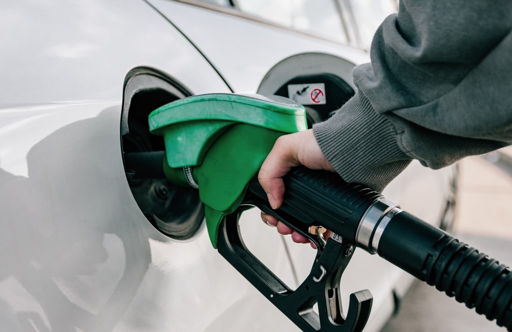 Governo do RS anuncia redução de 71 centavos no ICMS da gasolina