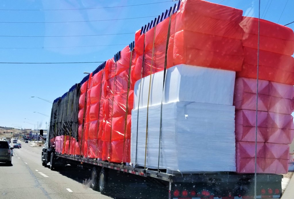 PB: Sefaz-PB faz apreensão de caminhão baú com diversas mercadorias em Teixeira